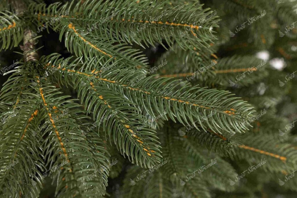 Detailní fotka větviček umělého vánočního stromku Jedle Kanadská.