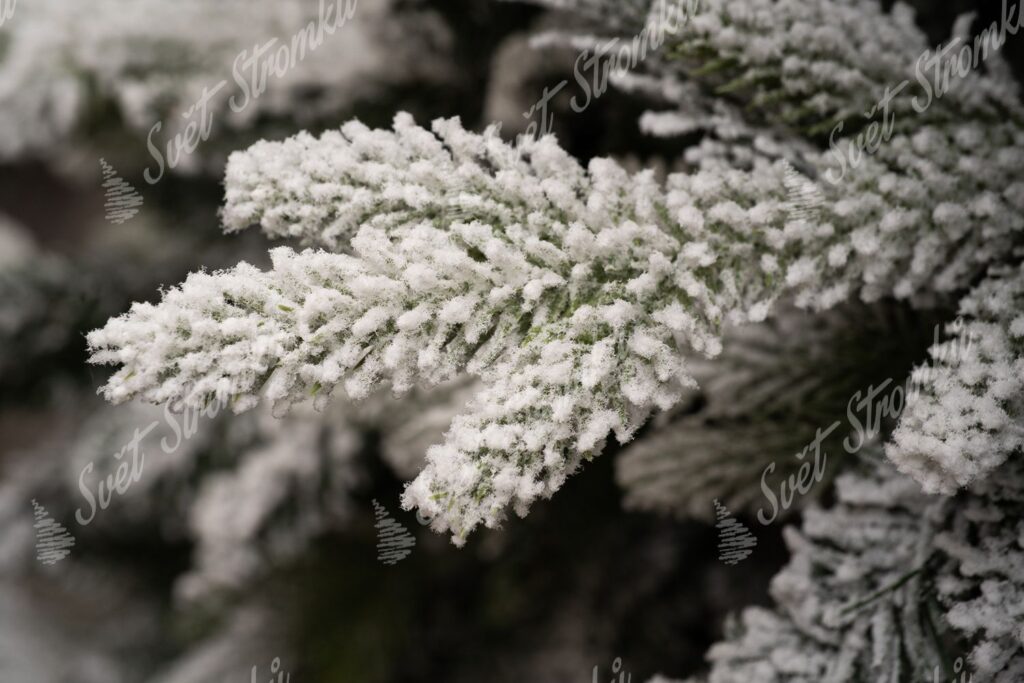 Umělý vánoční stromek 3D Smrk Královský detail 1