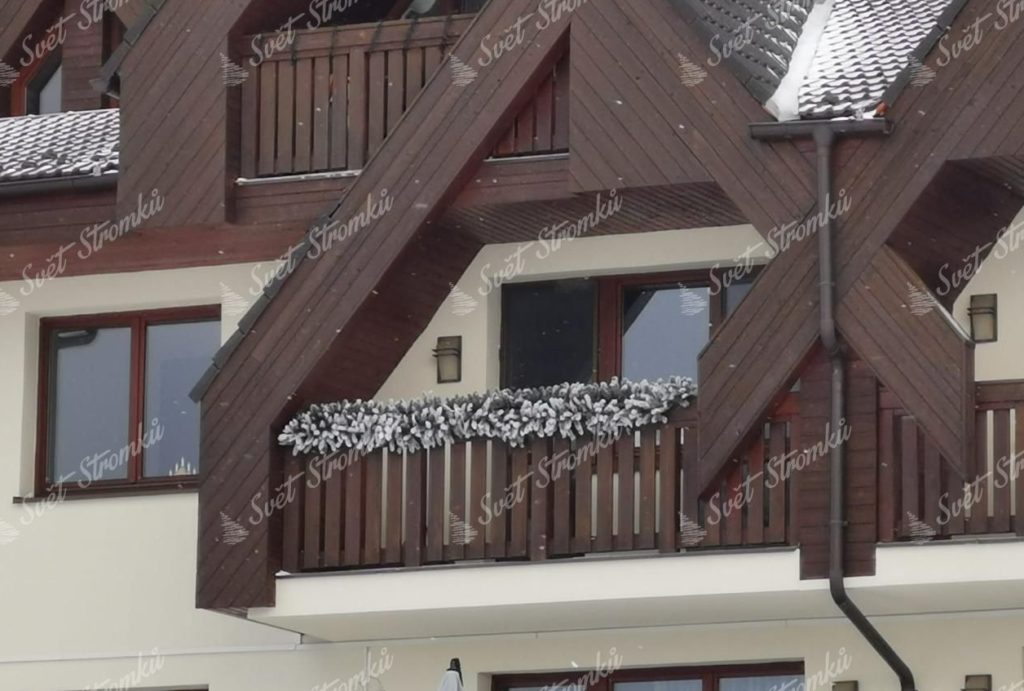 Vánoční girlanda zasněžená 270cm