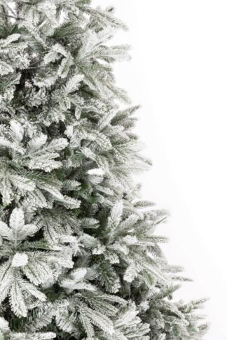 Umělý vánoční stromek 3D Smrk Grónský. Strom má hustě zasněžené větve.