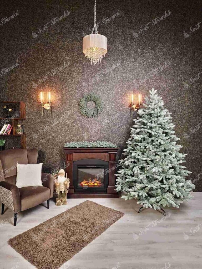 Umělý vánoční stromeček 3D Smrk Stříbrný má husté zelenostříbrné větvičky