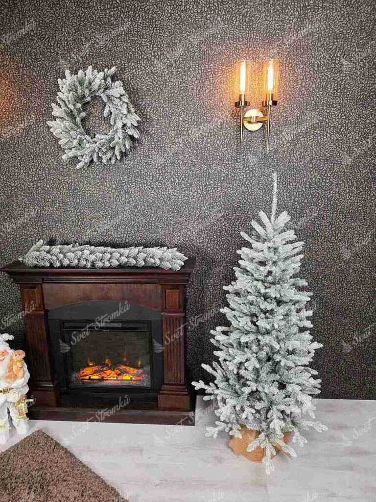 Umělý vánoční stromeček 3D Smrk Mrazivý v květináči , má jemně zasněžené větvičky a třpytky